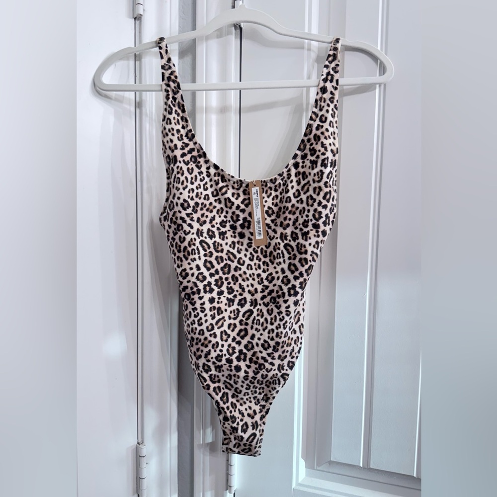 SKIMS Signature  Scoop Neck champagne Leopard Print BathingSuit
